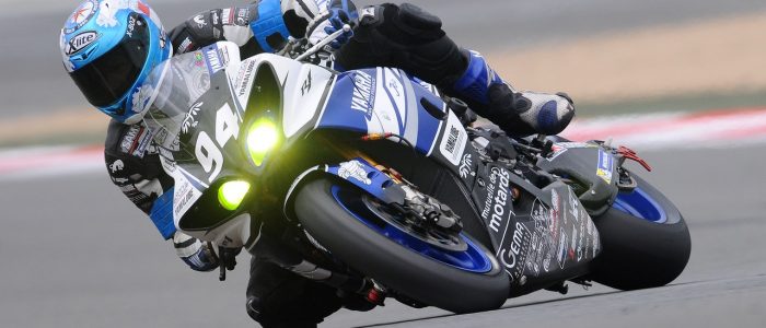Man på en Yamaha